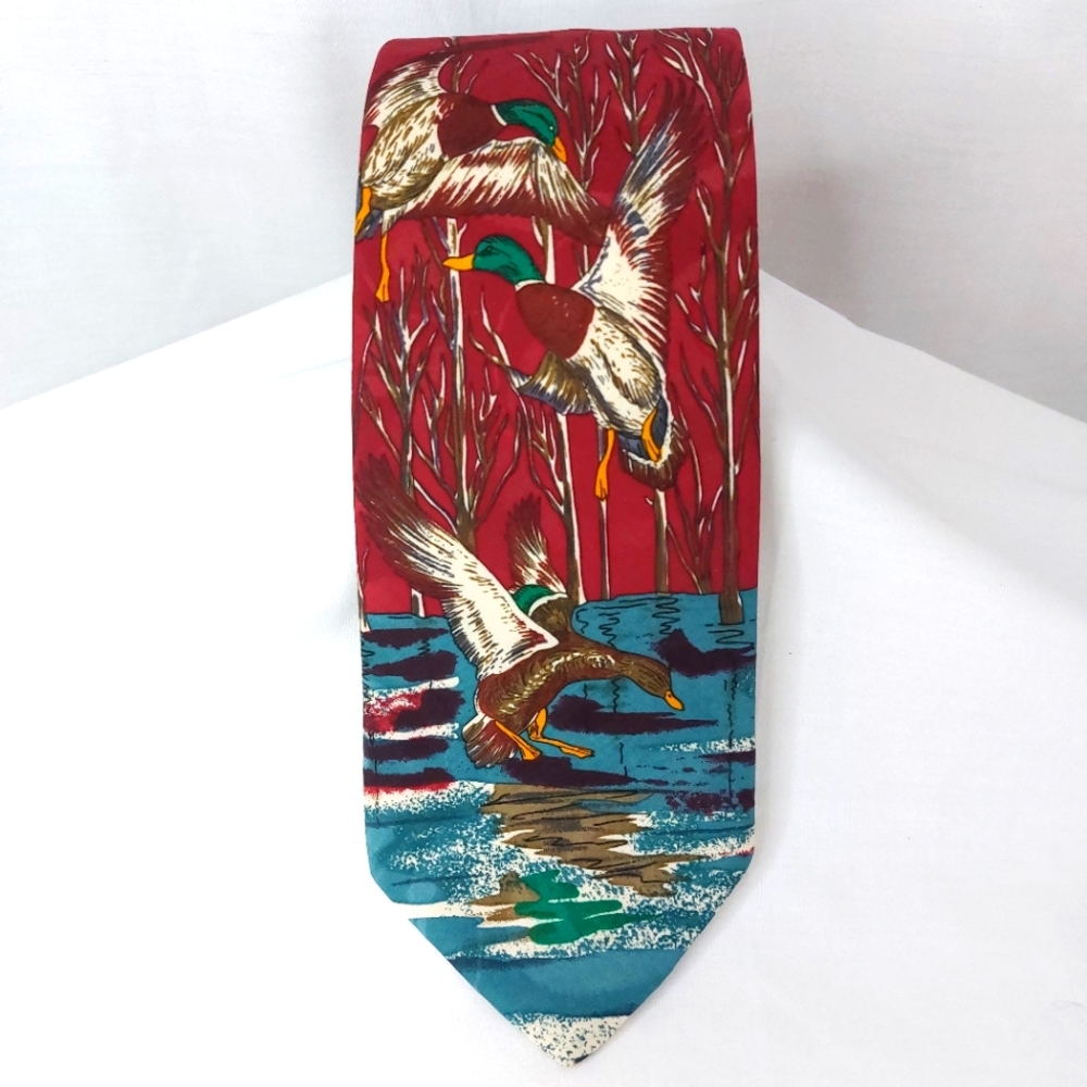Vintage SURREY Mens Tie Burgundy Silk Mallard Duck Hunter‎ Necktie USA 57"x4"